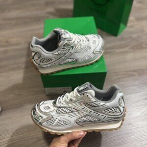 Bottega Veneta Orbit Silver/White – Size 43 (US 10)